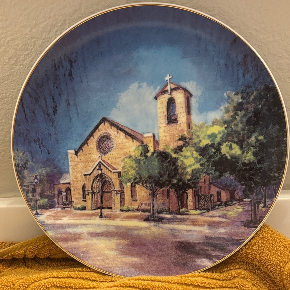 Collectible plate featuring image of the First United Methodist Church